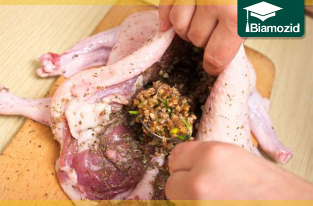 مرغ شکم پر برای کریمسمس درست کنید و لذت ببرید مرغ شکم پر